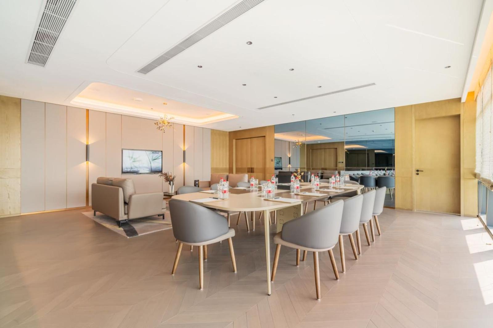 Hotel Radisson Hotel, Daxing Airport 4*